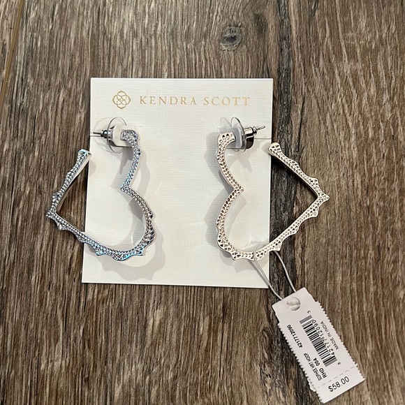 NWT Kendra Scott Heart Hoop Earrings! - Picture 1 of 4